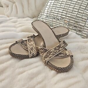 Stuart Weitzman kitten heels EUC